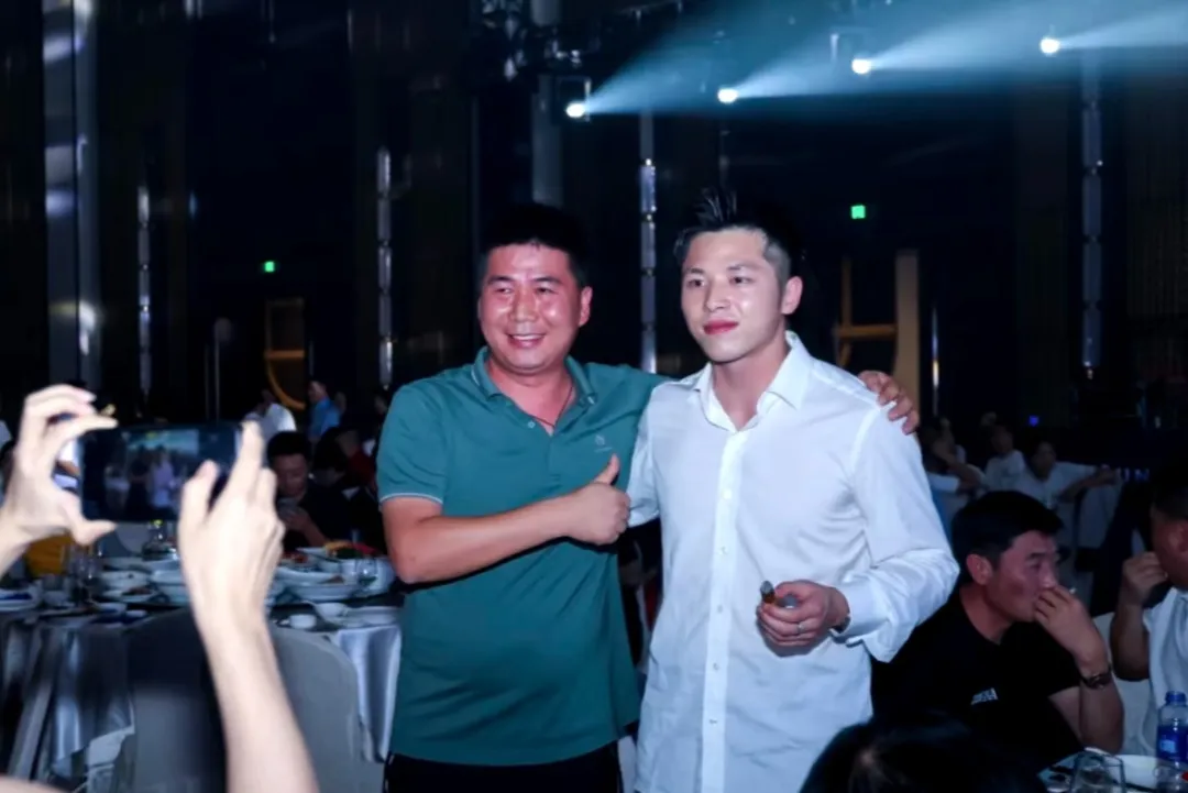 洁丽雅超帅 CEO 石晶 31 岁了！还是单身，你敢信吗？！