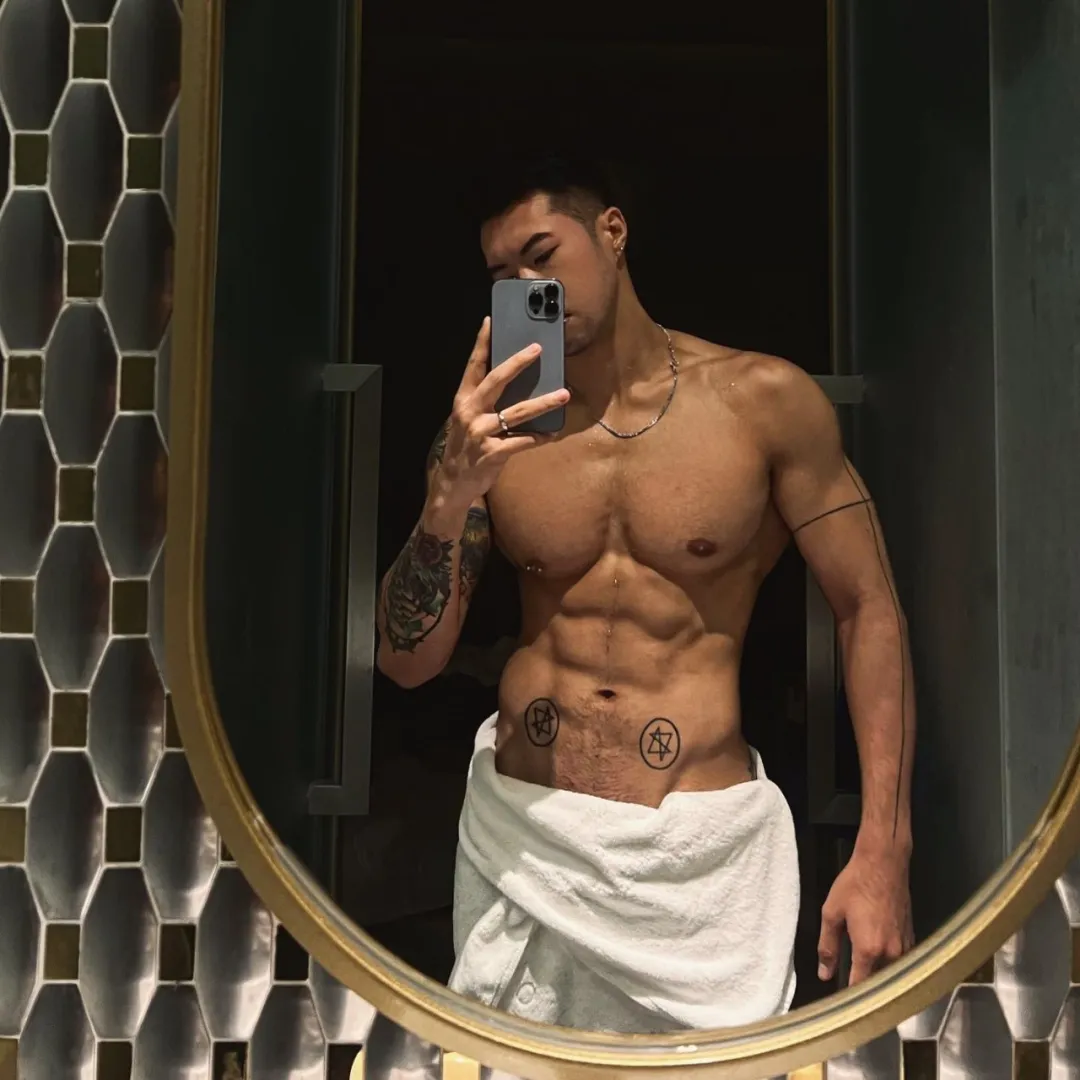 深圳肌肉 gogo 惊艳曼谷白趴,我真的超可以 深圳肌肉 gogo 惊艳曼谷白趴,我真的超可以