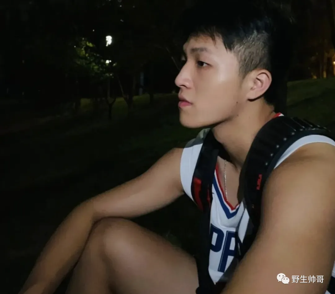 湖南工大 20 的体育生发育太好，长腿翘臀让人都心动！