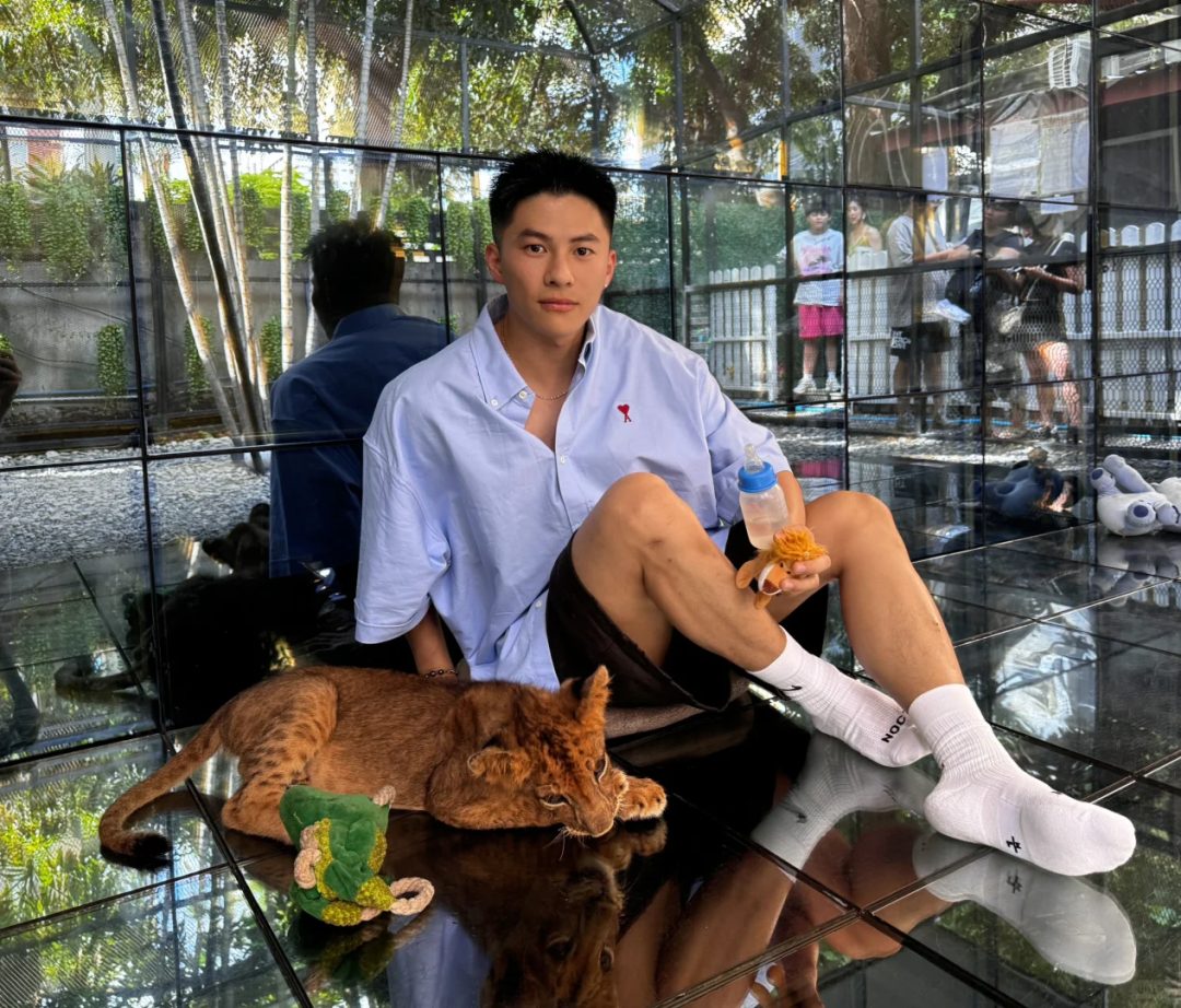 退伍小哥哥清爽短发脂包肌，帅到让人沦陷