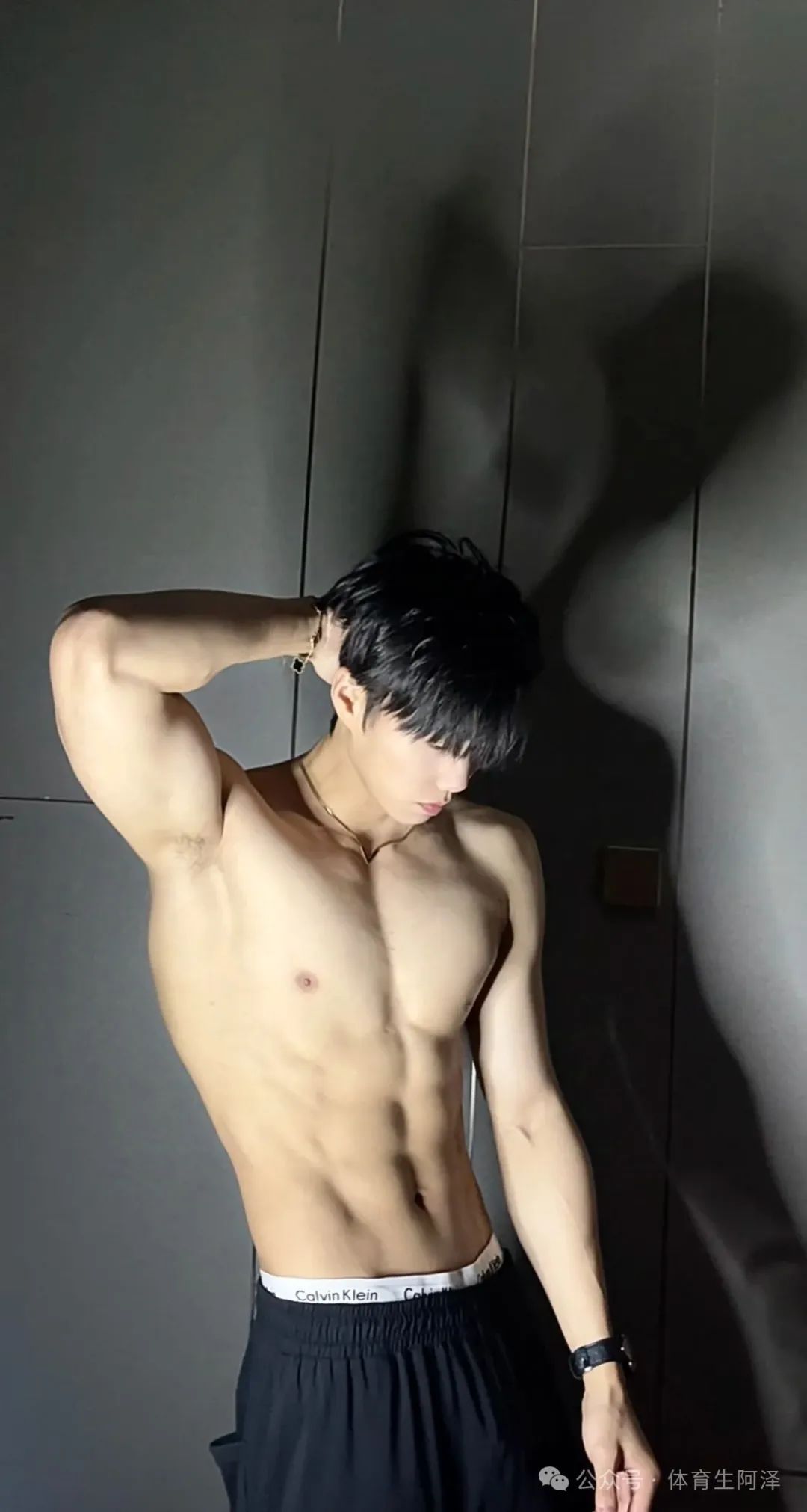 八块腹肌，超绝鲨鱼线，大胸男大体育生重磅来袭.........