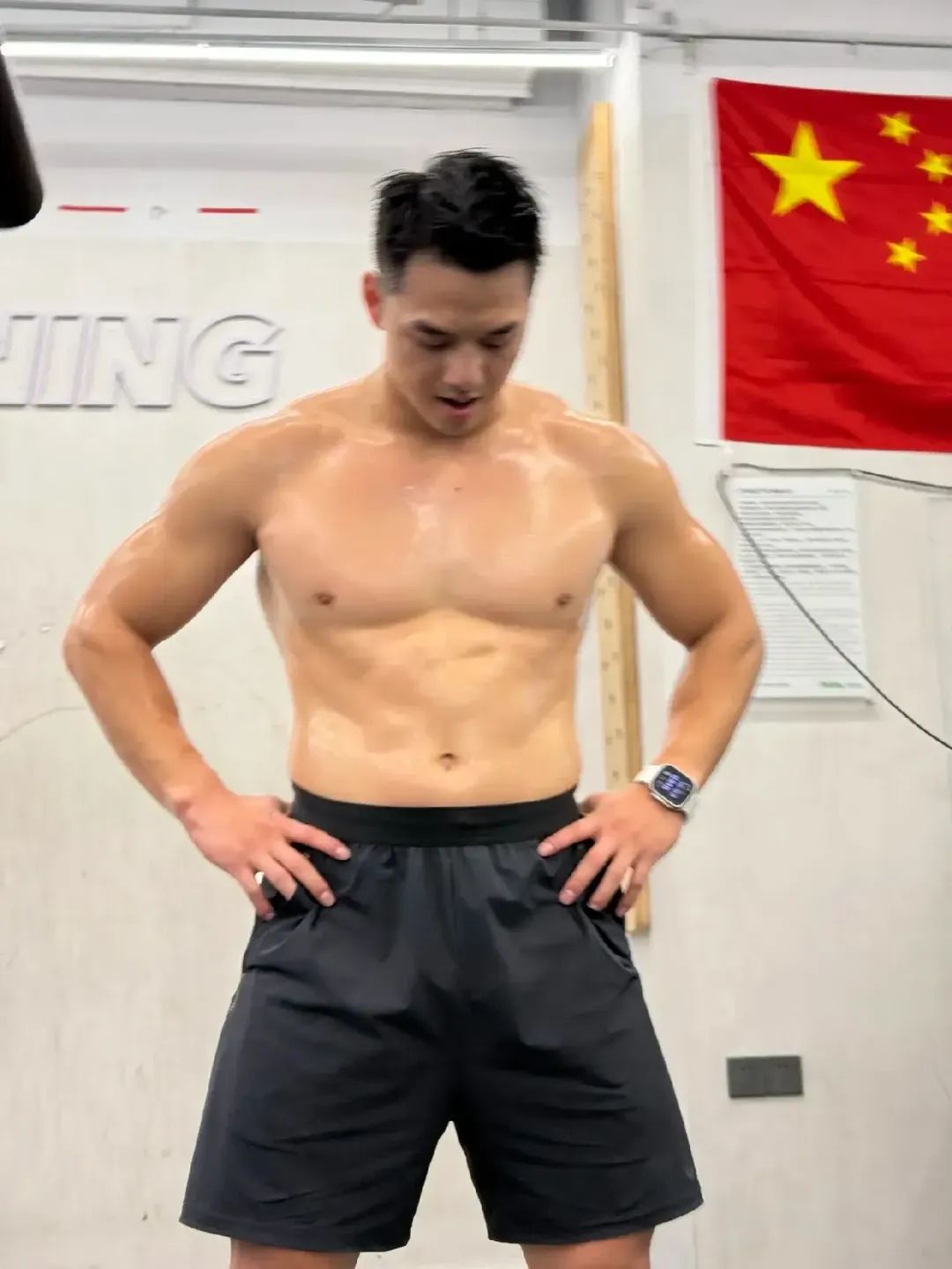 天菜湿身猛男在线撩，都谁在谈？