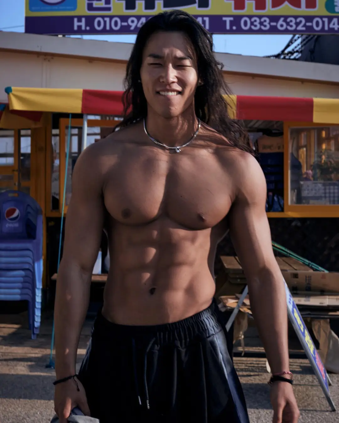 狼狗系野性，这性感的小身板