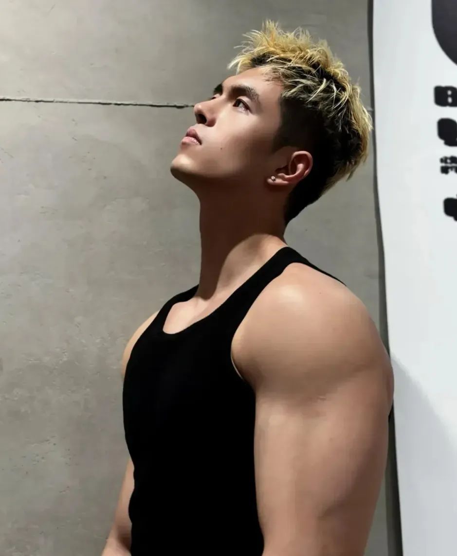 成都小狼狗，肌肉太绝了~