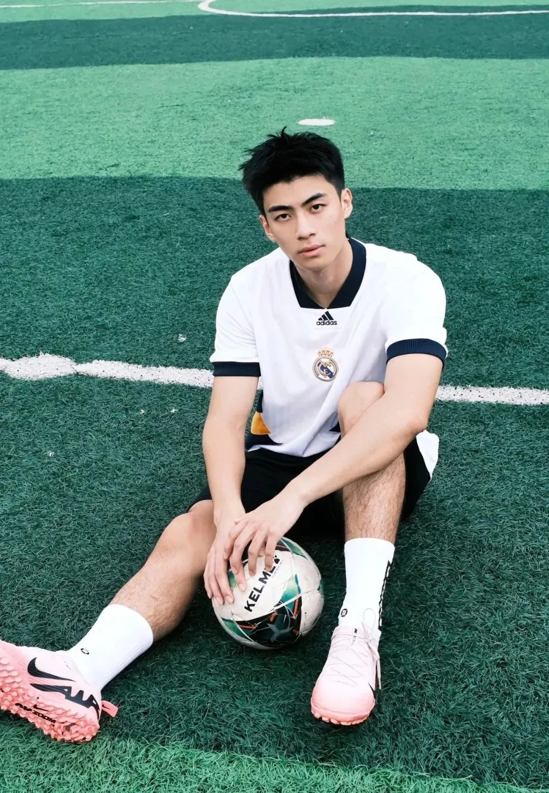 鼻子大 20 岁山东男大体育生！被刘姥姥抱两个！