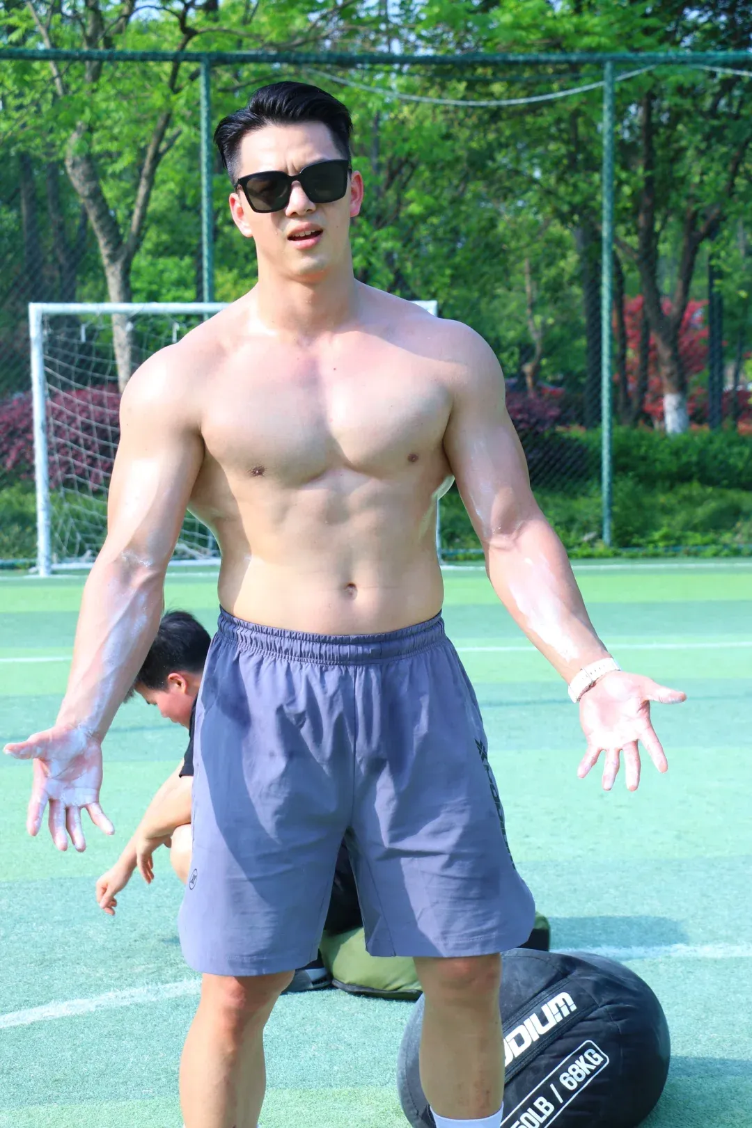 天菜湿身猛男在线撩,都谁在谈? 天菜湿身猛男在线撩,都谁在谈?