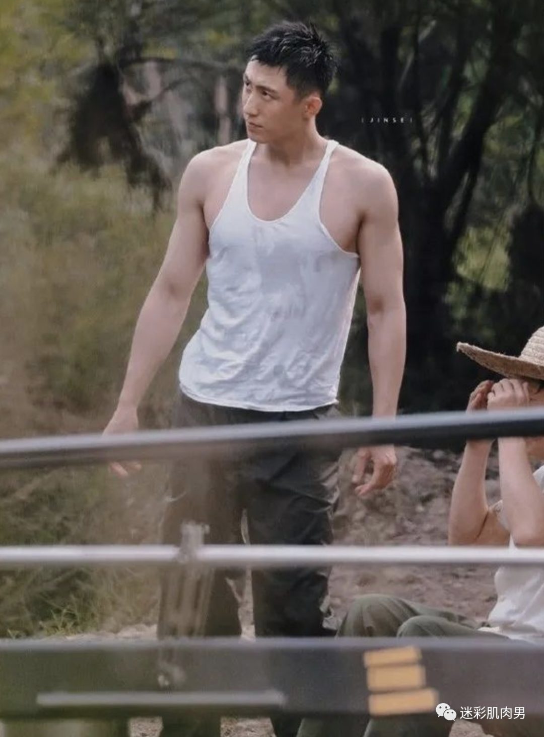 黄景瑜穿西裤大长腿也太凸啦？视频也太好看了！！