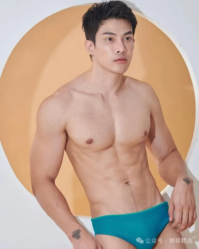 爱穿比基尼泳裤的大鼻子肌肉男 腿毛浓腹肌硬 厚实肌肉大帅 B