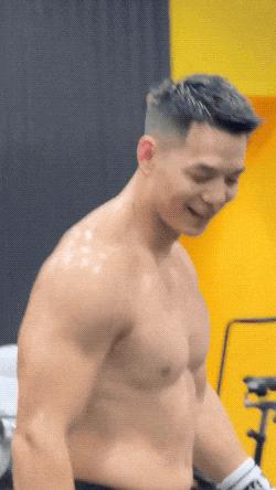 天菜湿身猛男在线撩，都谁在谈？