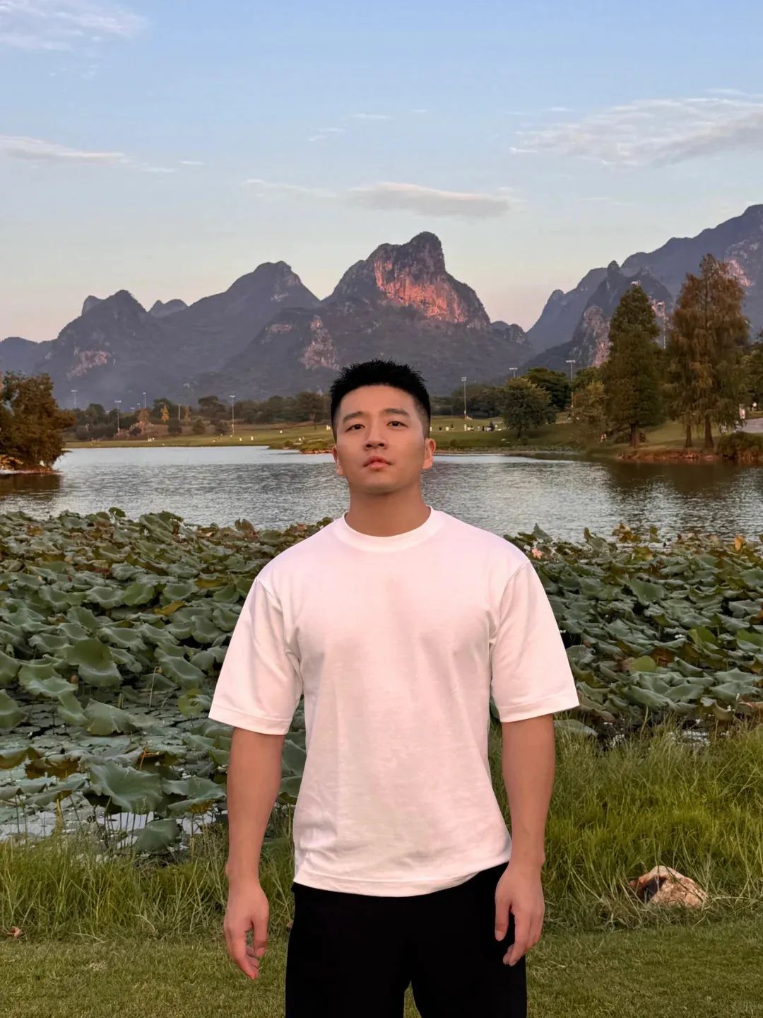 憨憨的帅帅的！超 nice 的短发暖男 | 网红帅哥