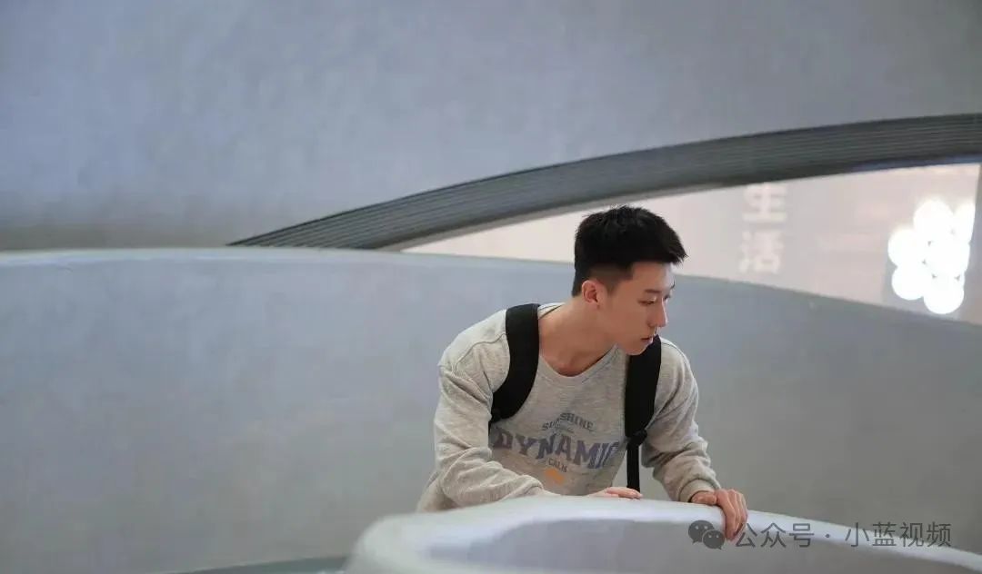 活力四射腹肌小哥，少年感很舒服！