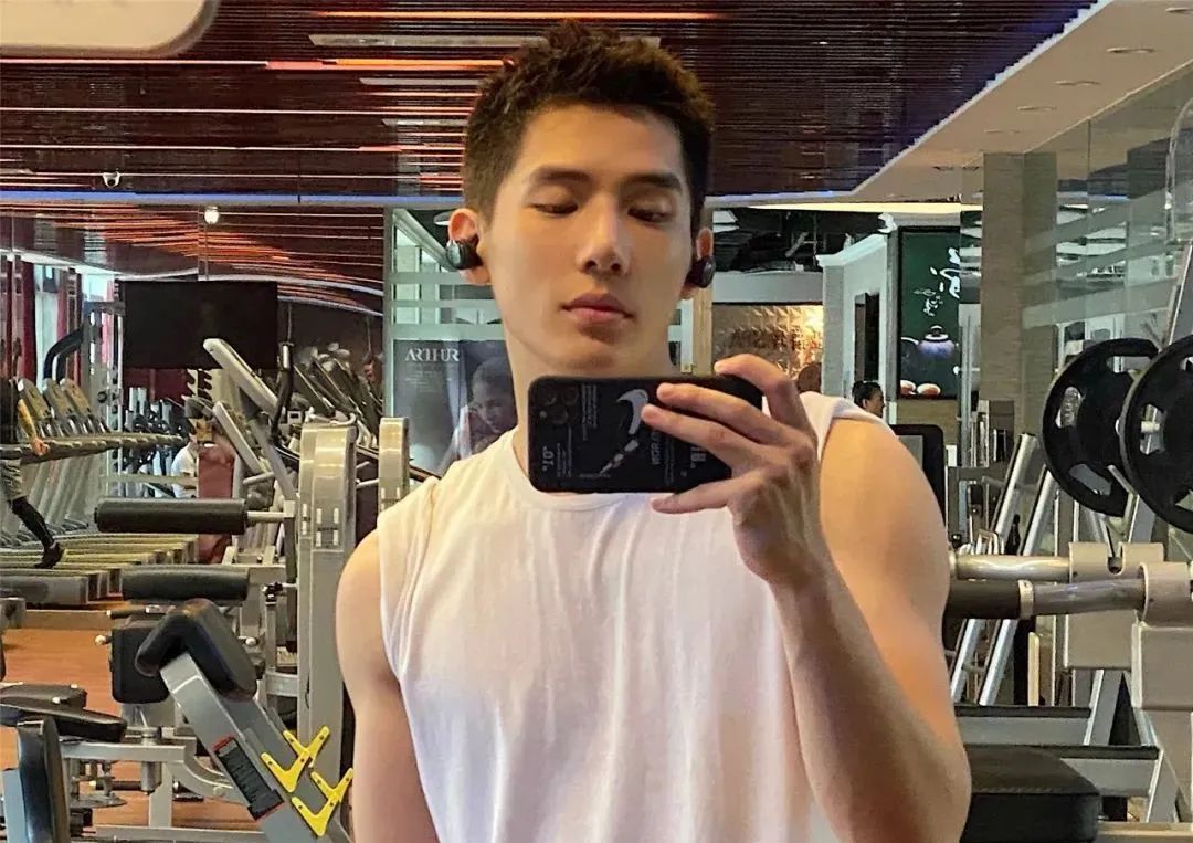 寸头王安宇，你的梦中情男！！