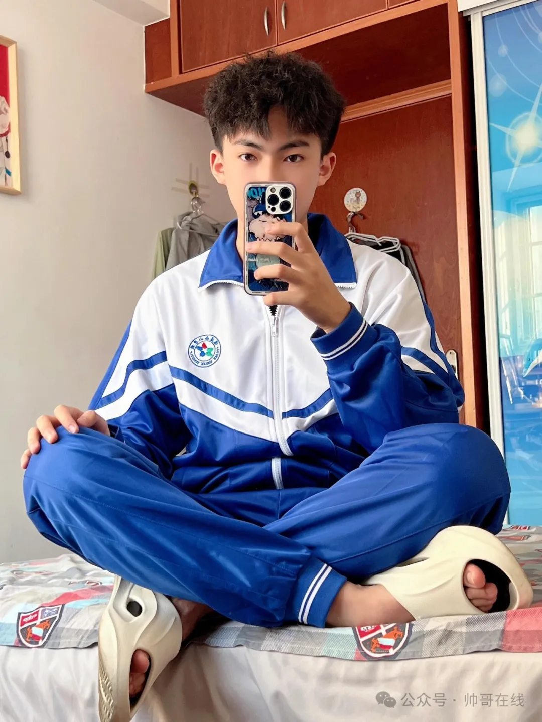 白嫩嫩的校服小奶狗弟弟，年下真香！