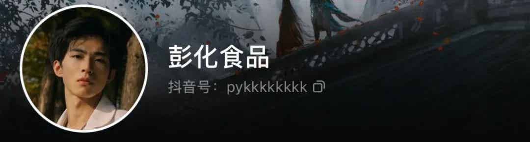 湖南薄肌少年不穿衣服夏日玩水，太美了