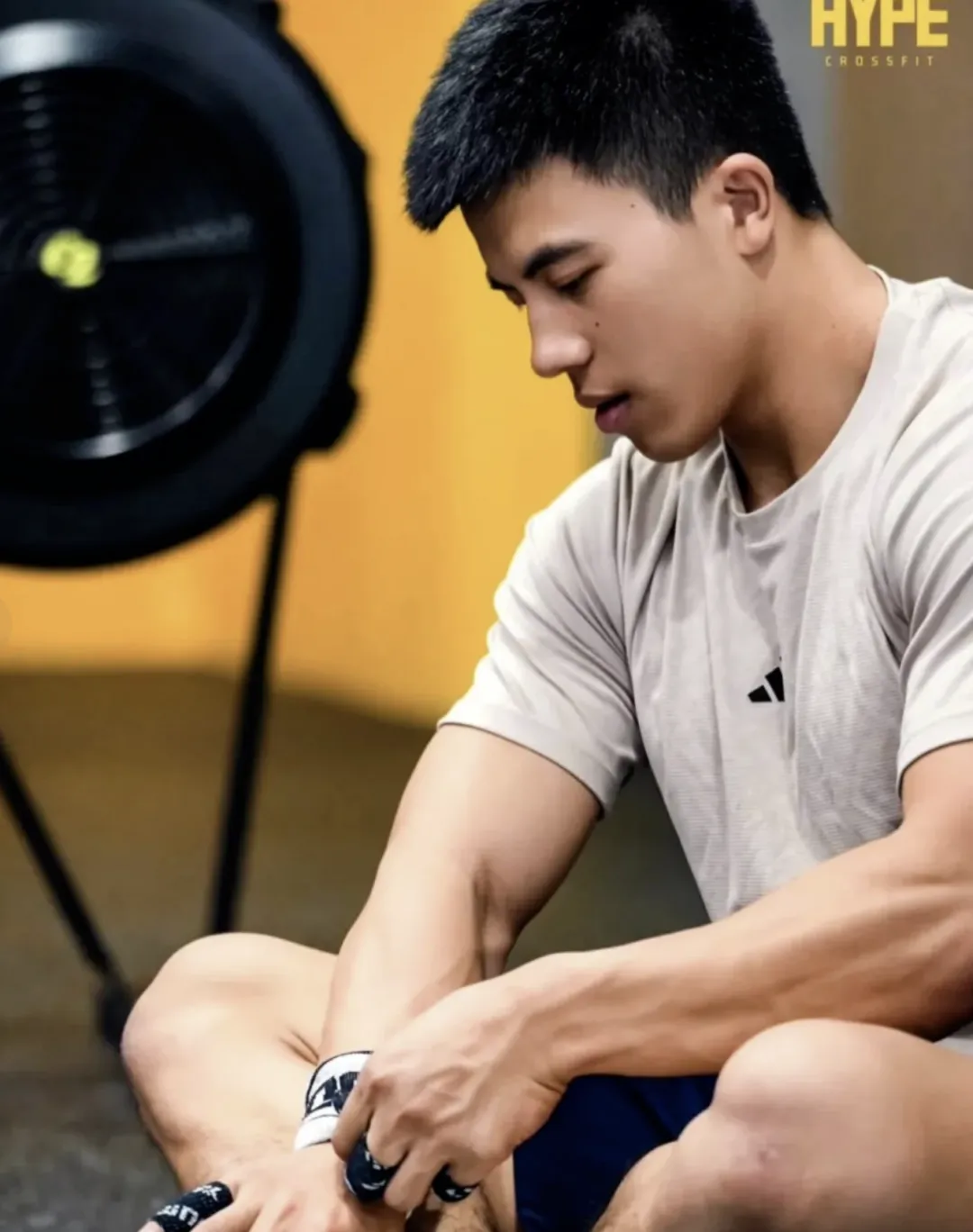 CrossFit 陈胜穿短裤举重火啦，实力太大太强了！！