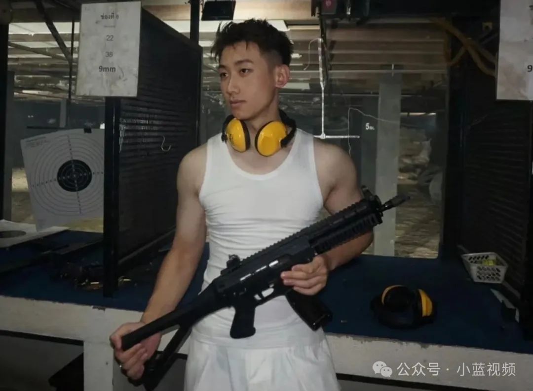 25 网红颜值穿搭性感迷人博主