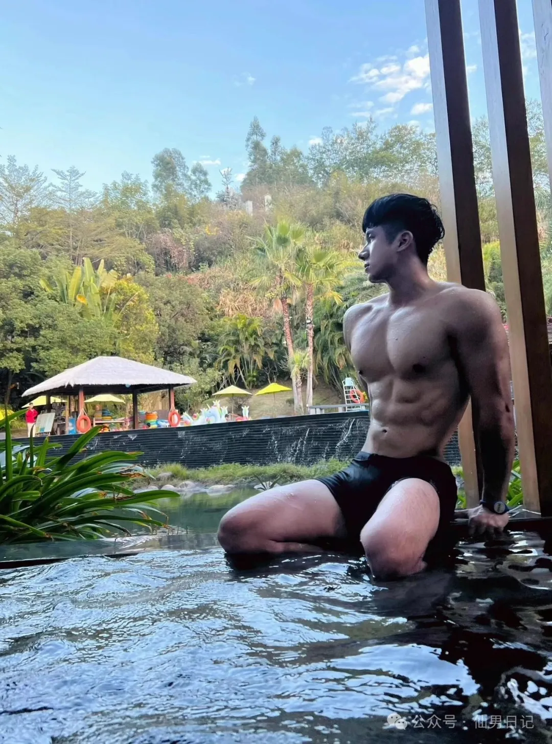 188cm 体育生男大火了！网友在线发问：直的吗？