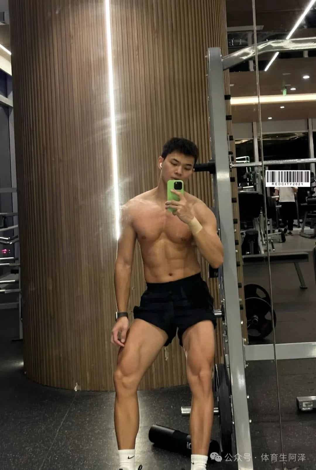 肌肉天菜男高体育生，黑皮大包超持久，理想的肌肉男友......