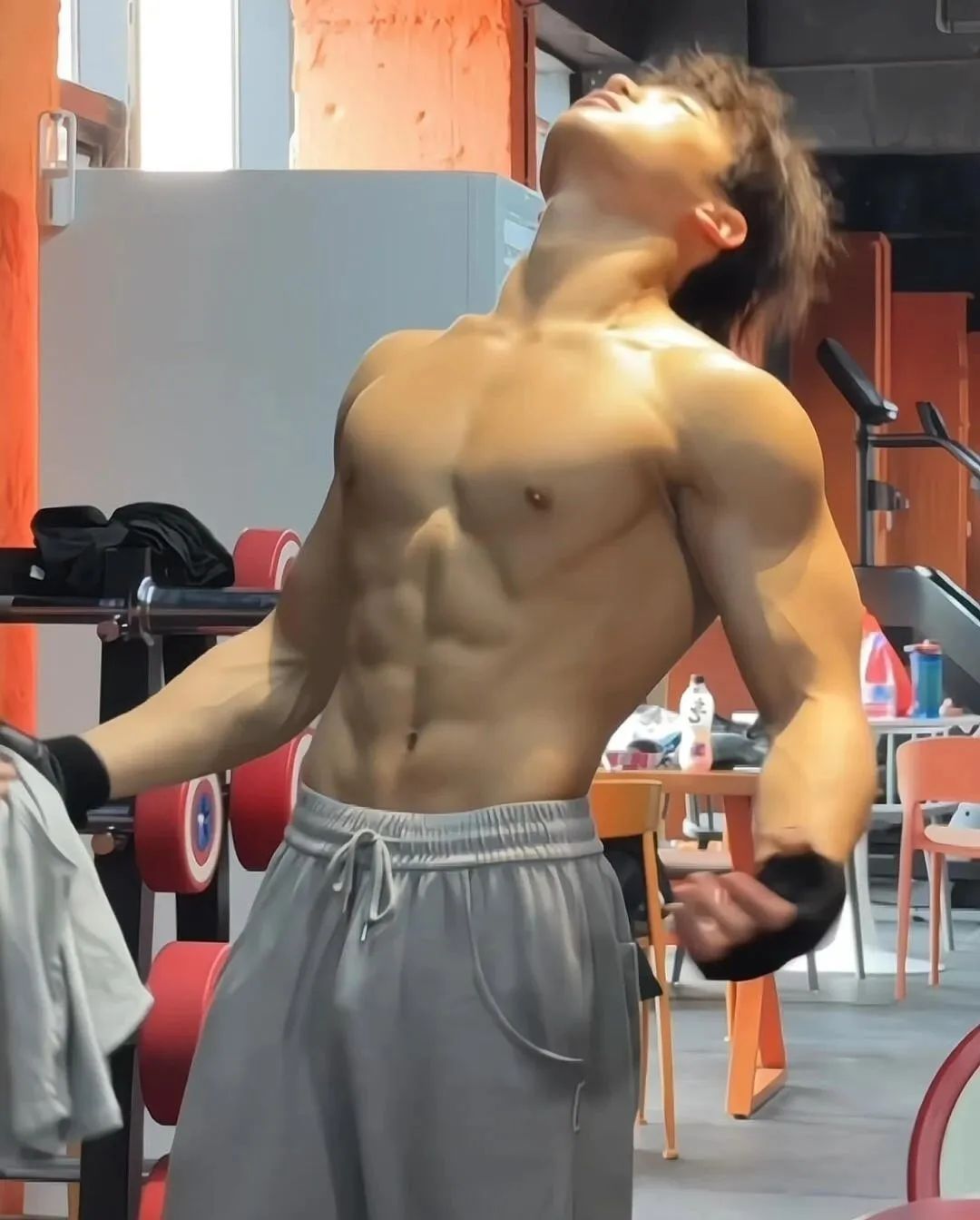 178cm 广东男大肌肉贼亮贼亮