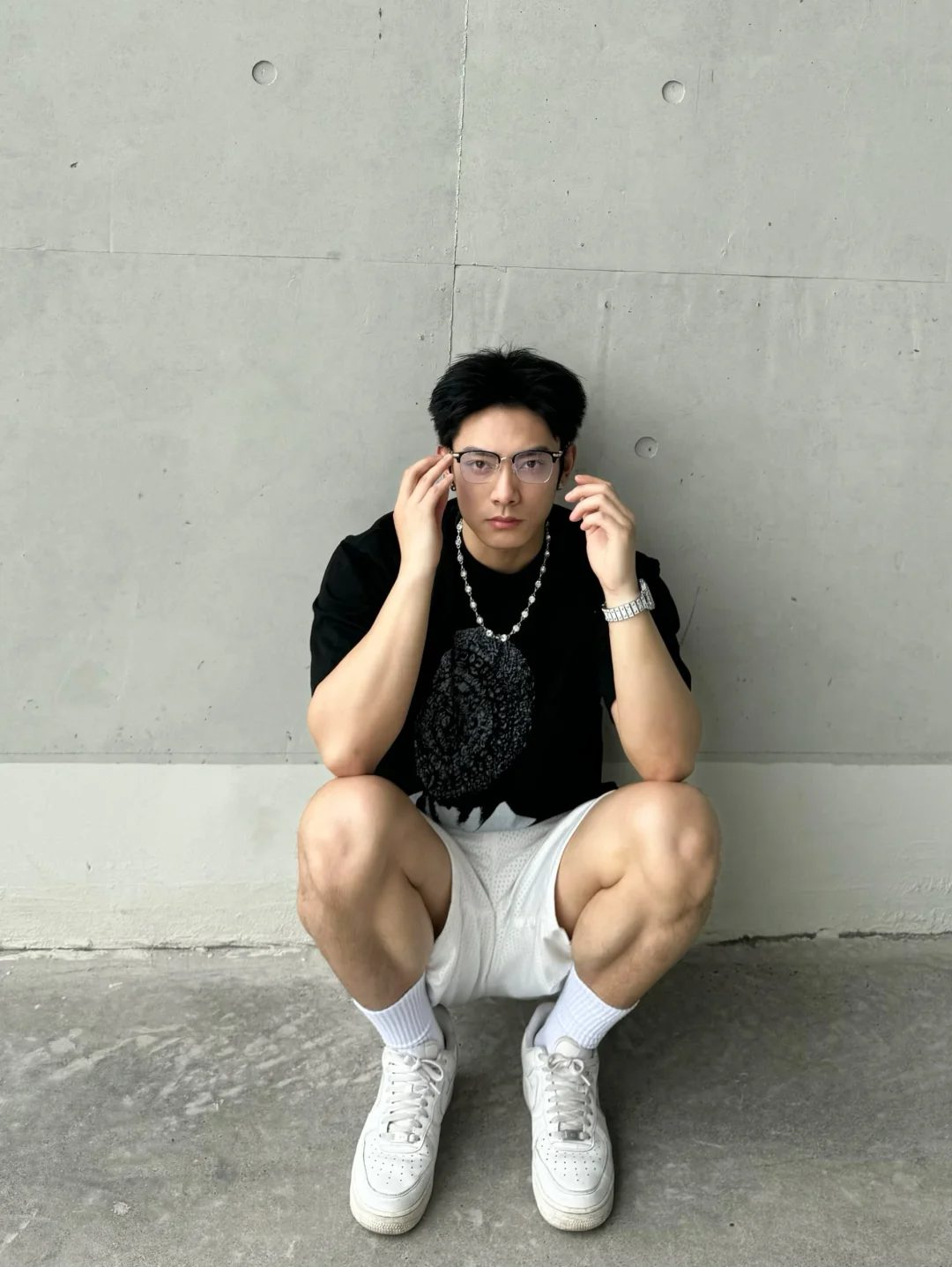 时尚前沿的干净性感薄肌宝藏男孩