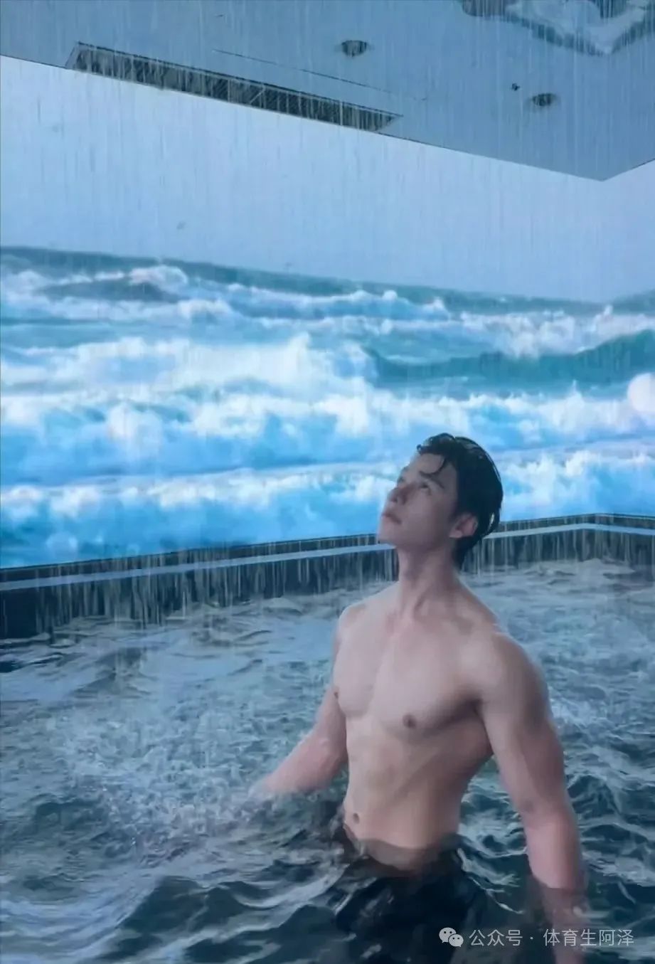 195 游泳队帅哥，白皮腹肌大长腿，不要太诱惑.......