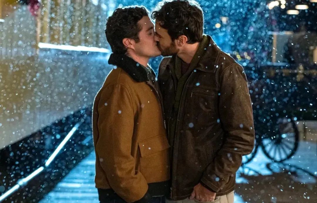 圣诞夜，我在机场遇见了真爱：一个关于爱情、命运与奇迹的故事