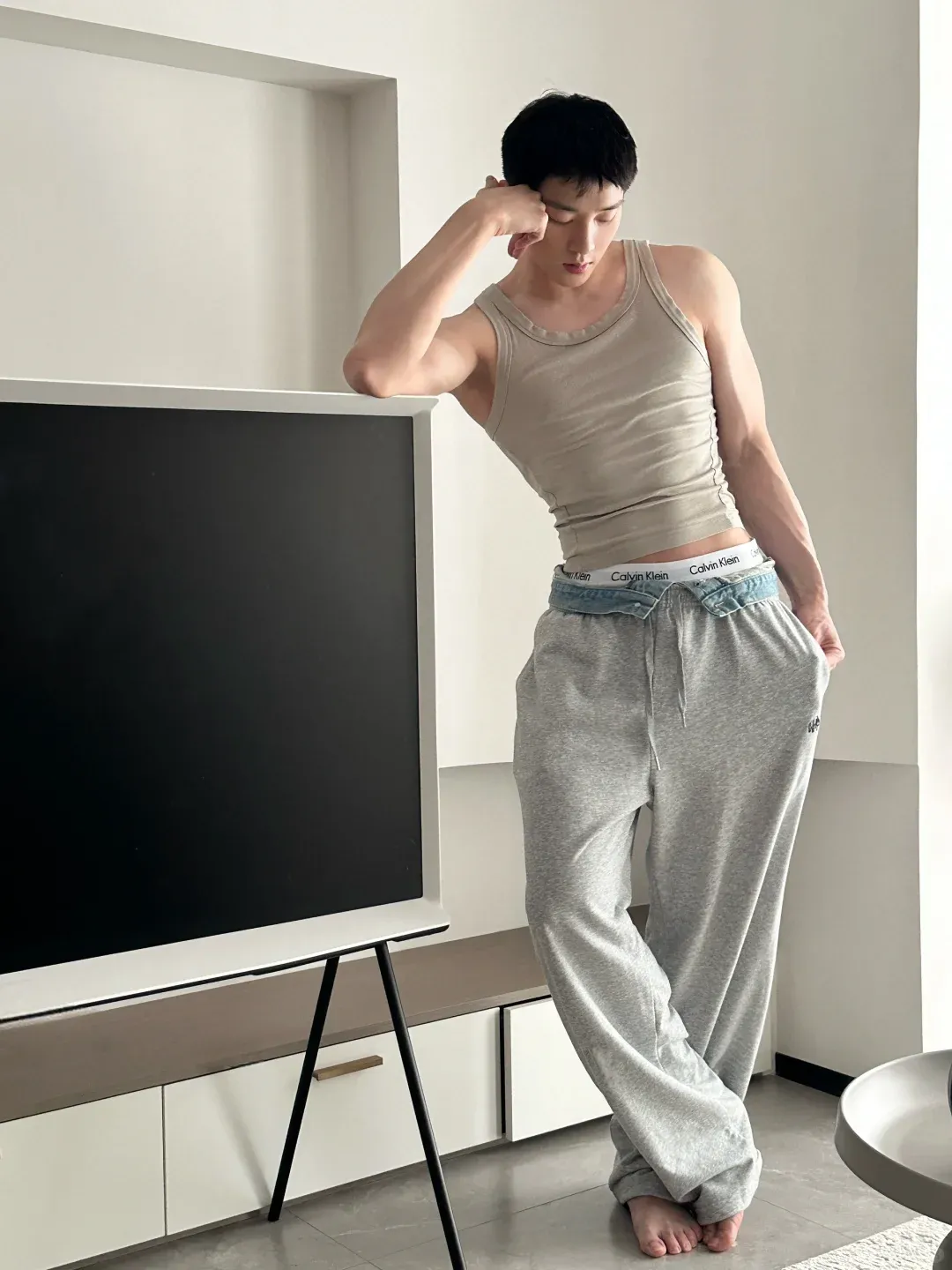 时尚圈新晋男神 " 巨大梁仔 ": 从北服走出的型男养成记