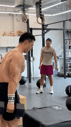 天菜湿身猛男在线撩，都谁在谈？
