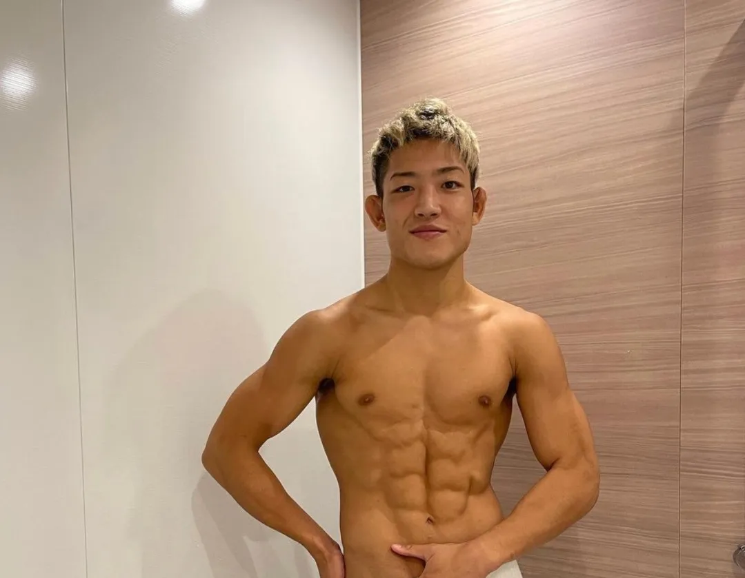 亚洲最帅格斗运动员，两万块竟“卖”断直男下海路？