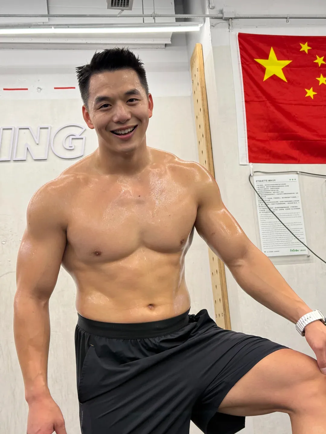 天菜湿身猛男在线撩，都谁在谈？
