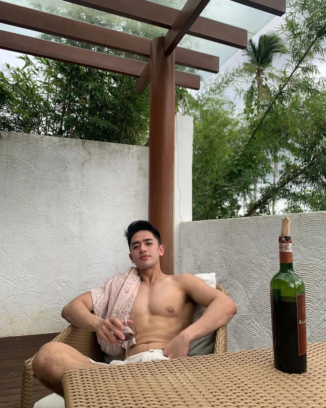 大长腿的篮球队体育生长太帅，高中就做男模赚钱了