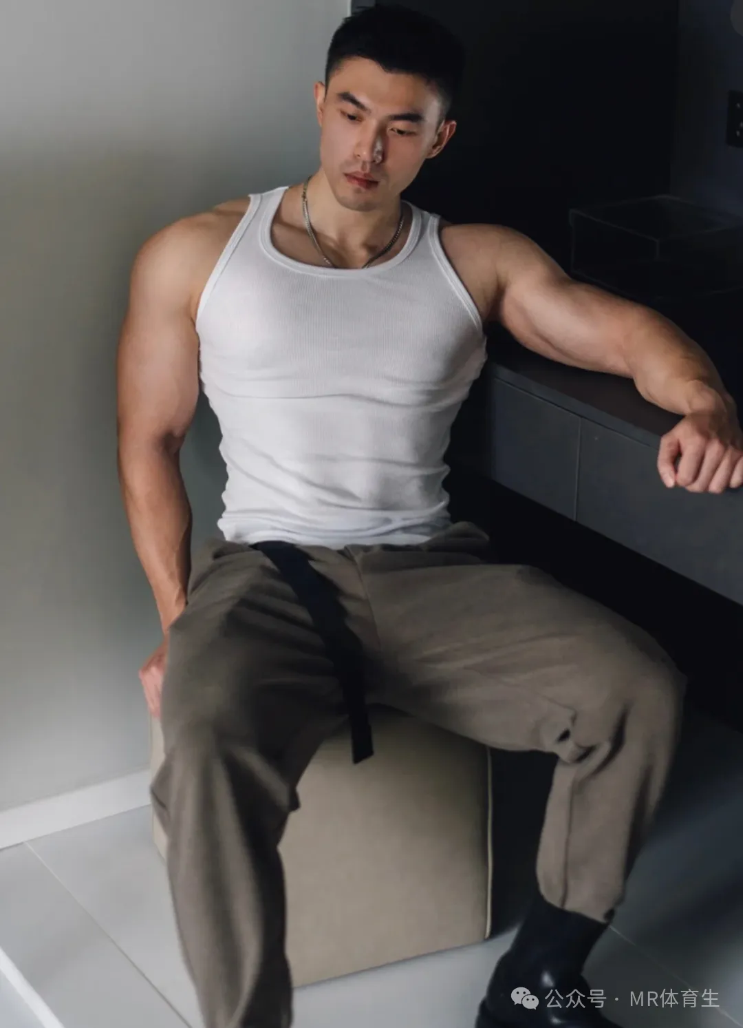 成都健身爱好者肌肉小哥，男性荷尔蒙爆棚