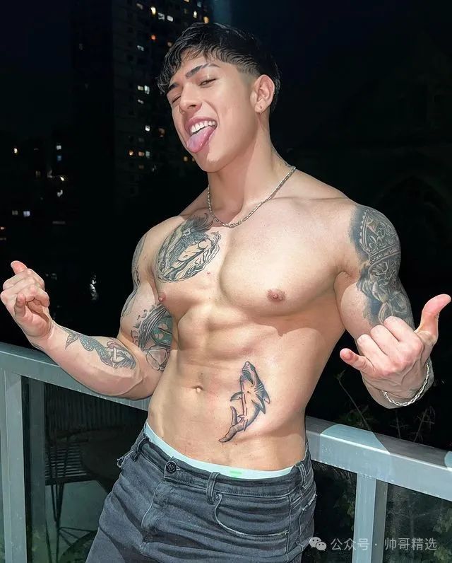 大鼻大胸肌肉粗筋 舌头长又翘 浑身汗香香
