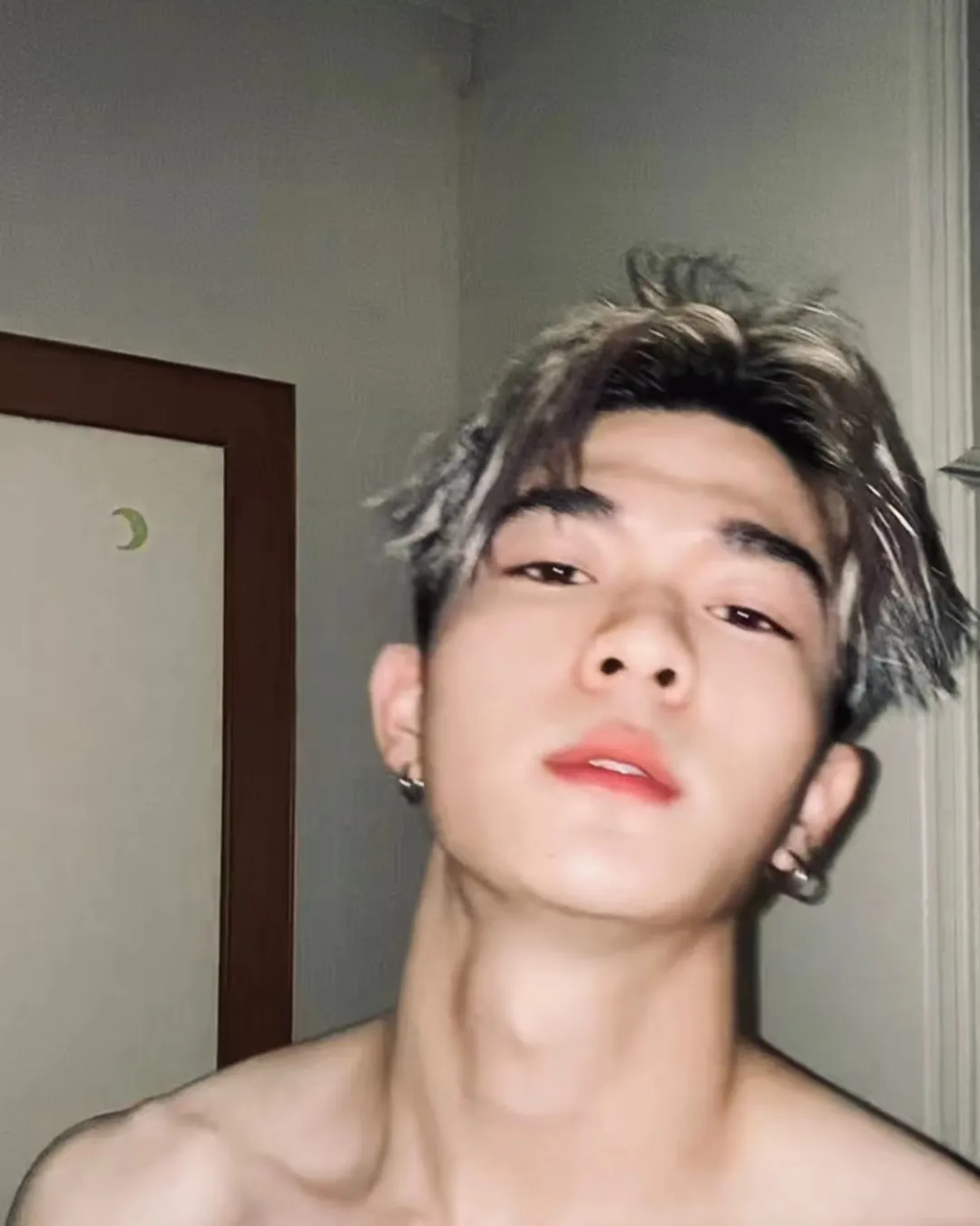 体毛这么旺盛的小鲜肉男演员，在娱乐圈还真是不多见！