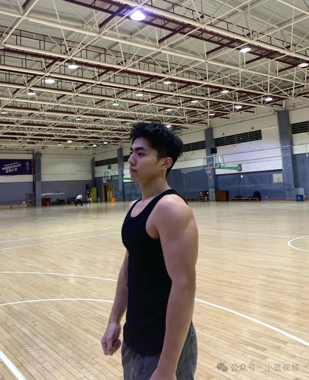 04 年 186cm 篮球腹肌体育生 04 年 186cm 篮球腹肌体育生