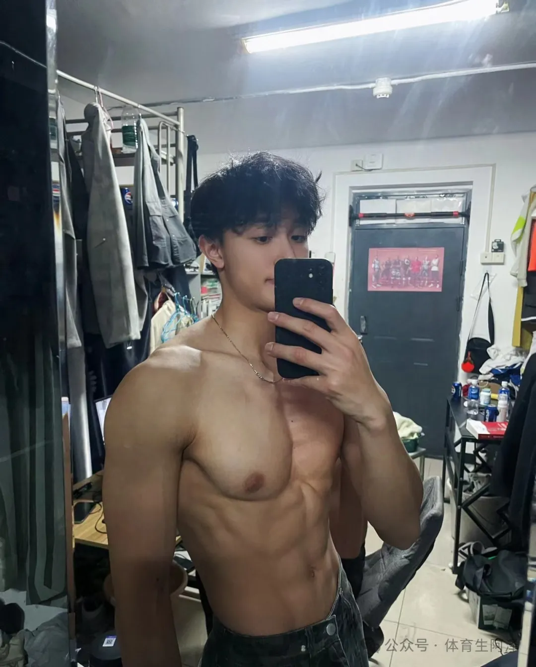北体 185 体育生，健硕的胸肌，女生见了都 z 自卑.....