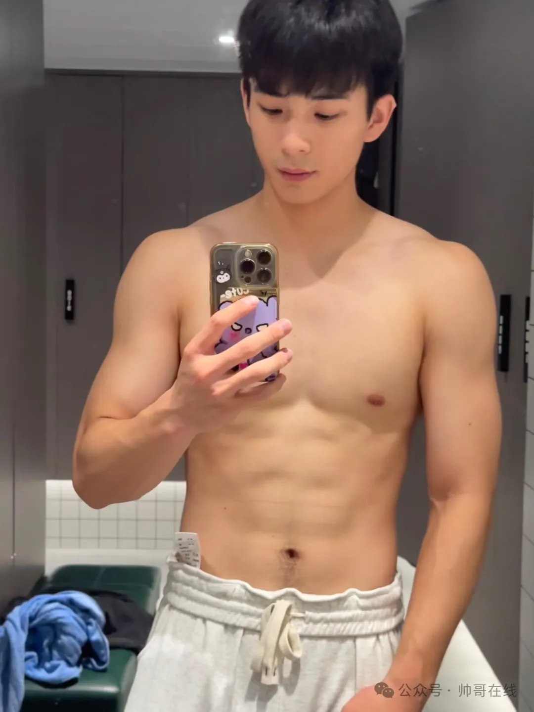 体育生网红健身小鲜肉，男生壮一点更帅！
