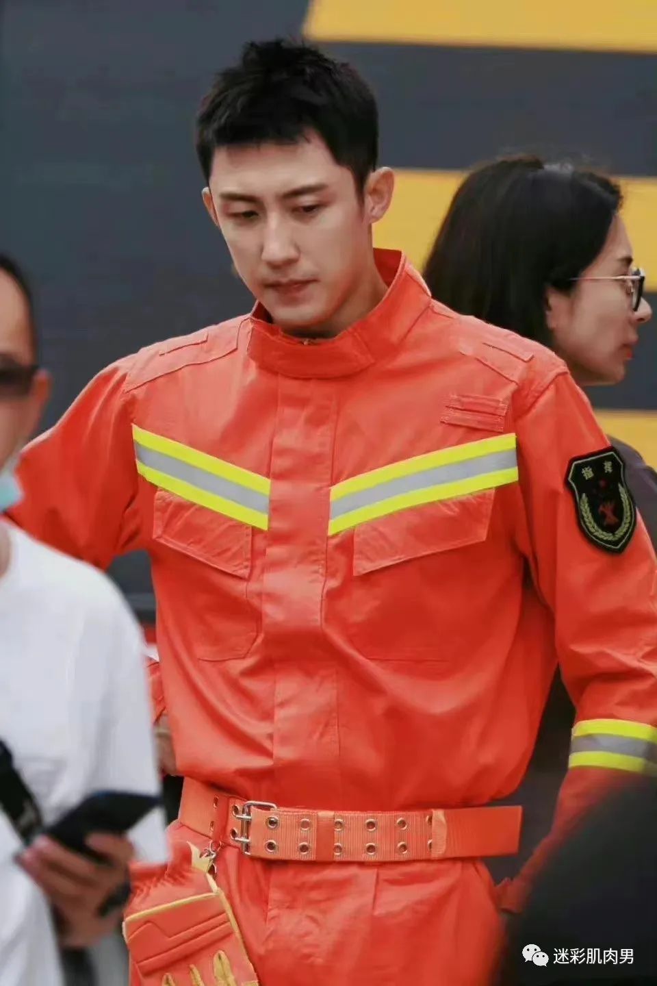 黄景瑜穿西裤大长腿也太凸啦？视频也太好看了！！