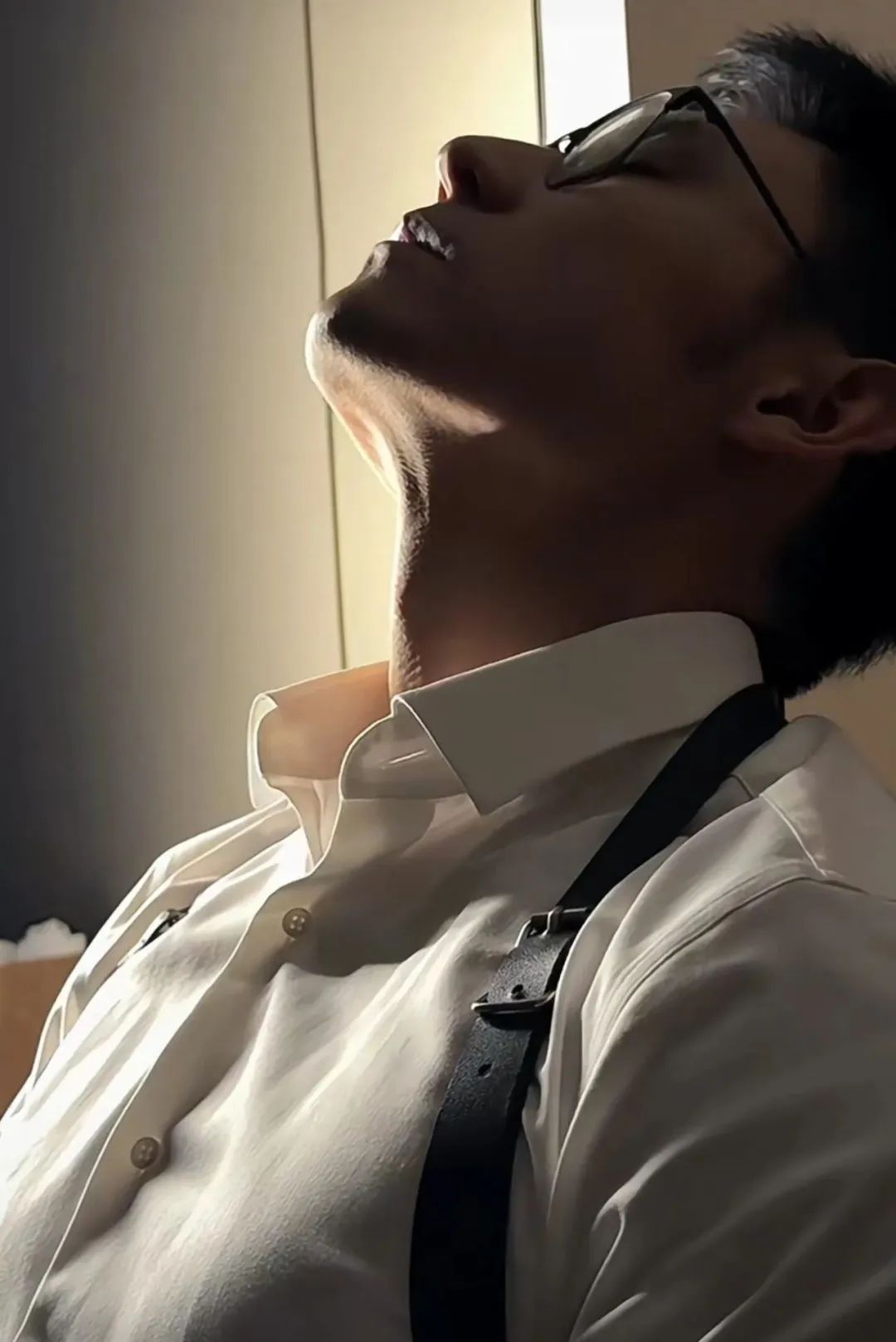 张超仁的悬空呼啦圈挑战惊艳全网！网友直呼：“屁股要烂了”。