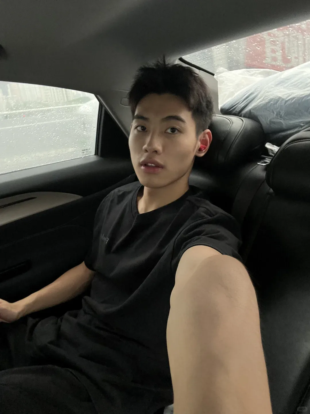 183cm 游泳体育生，帅脸 + 完美腹肌，这身材谁能拒绝？