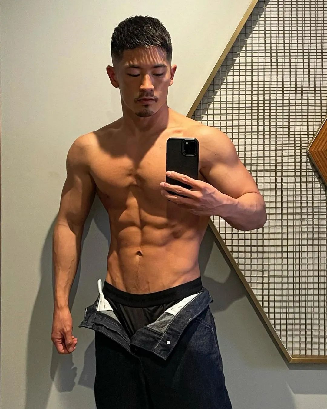 岛国 GOGO 陷入情网，这爱欲与身材的双重诱惑！