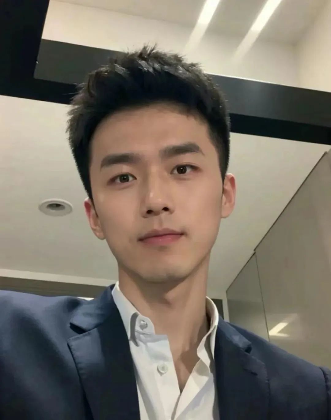 李昀锐的“瓜”一个接一个，越扒越有料，《九重紫》爆火未必是好事？