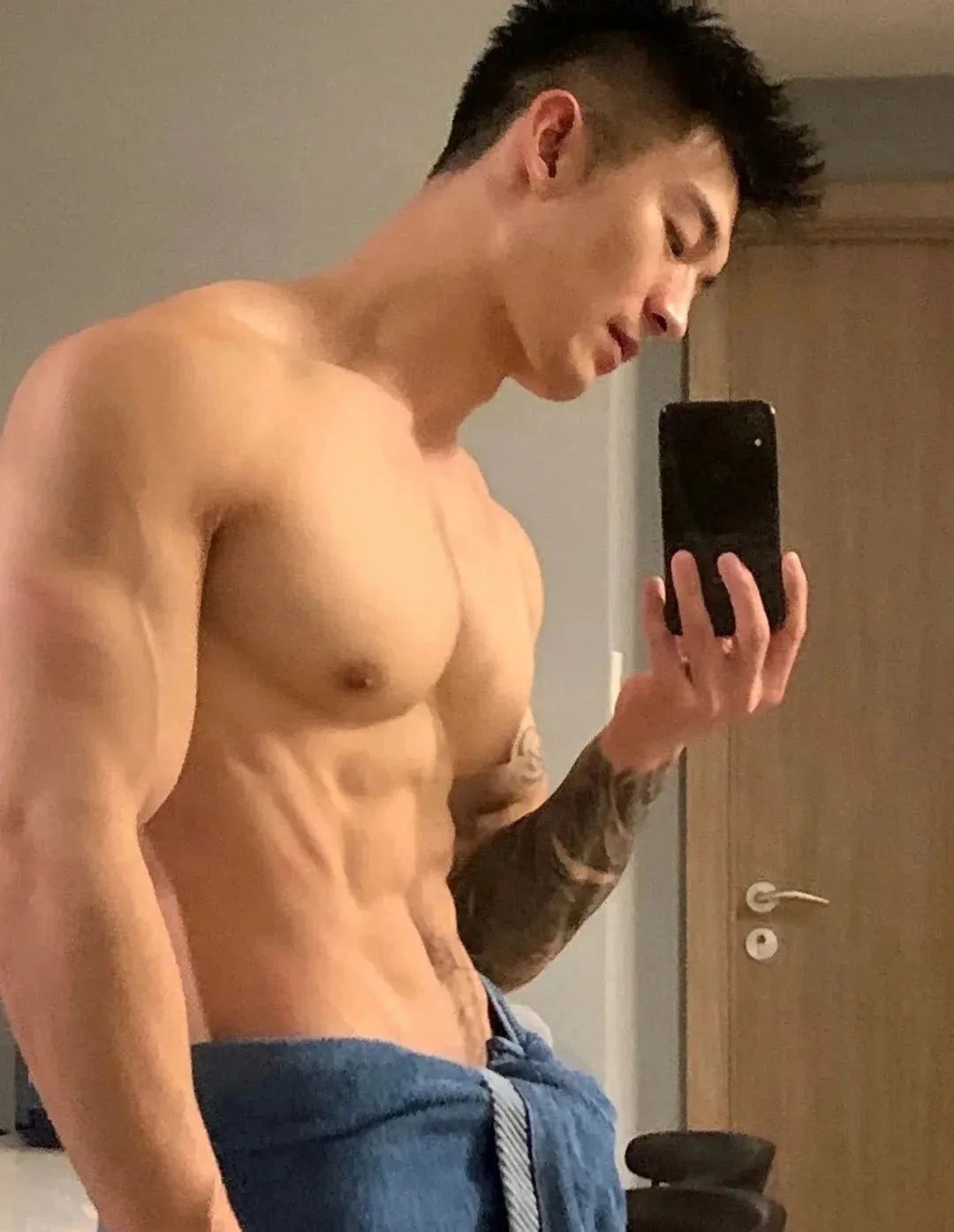 185CM 肌肉奶爸拍写真出圈，我真的超可以