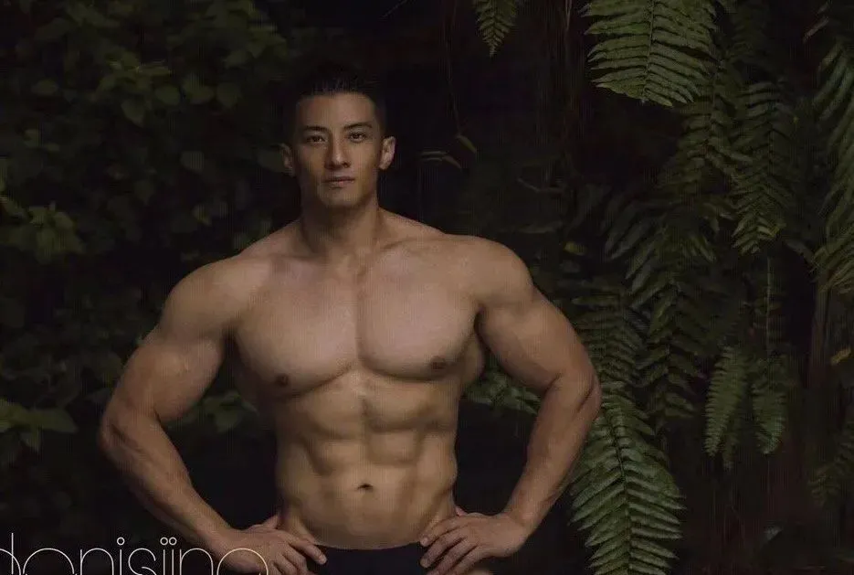 “大鼻宝藏男神”张戈，从退伍兵到冠军级健美选手，他的肌肉美学让人上瘾！