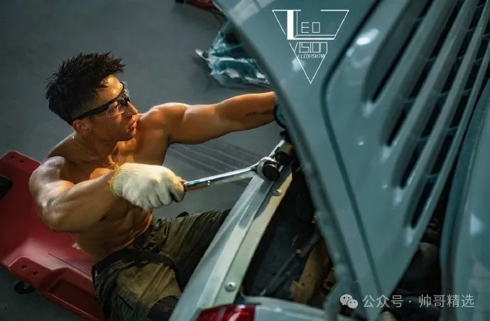 你的肌肉老攻 return 在修车 你应该做些什么？