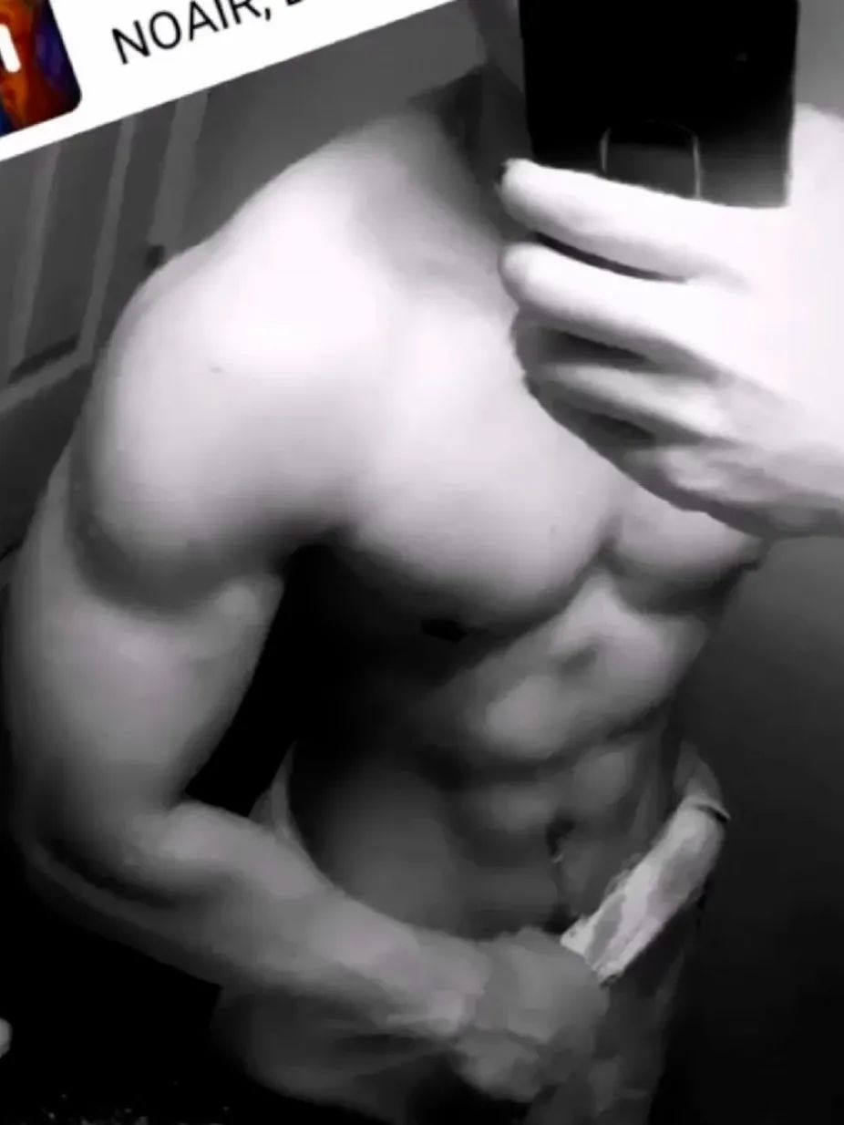 190CM 肌肉护士小哥哥脱衣自拍，简直让人心跳加速！