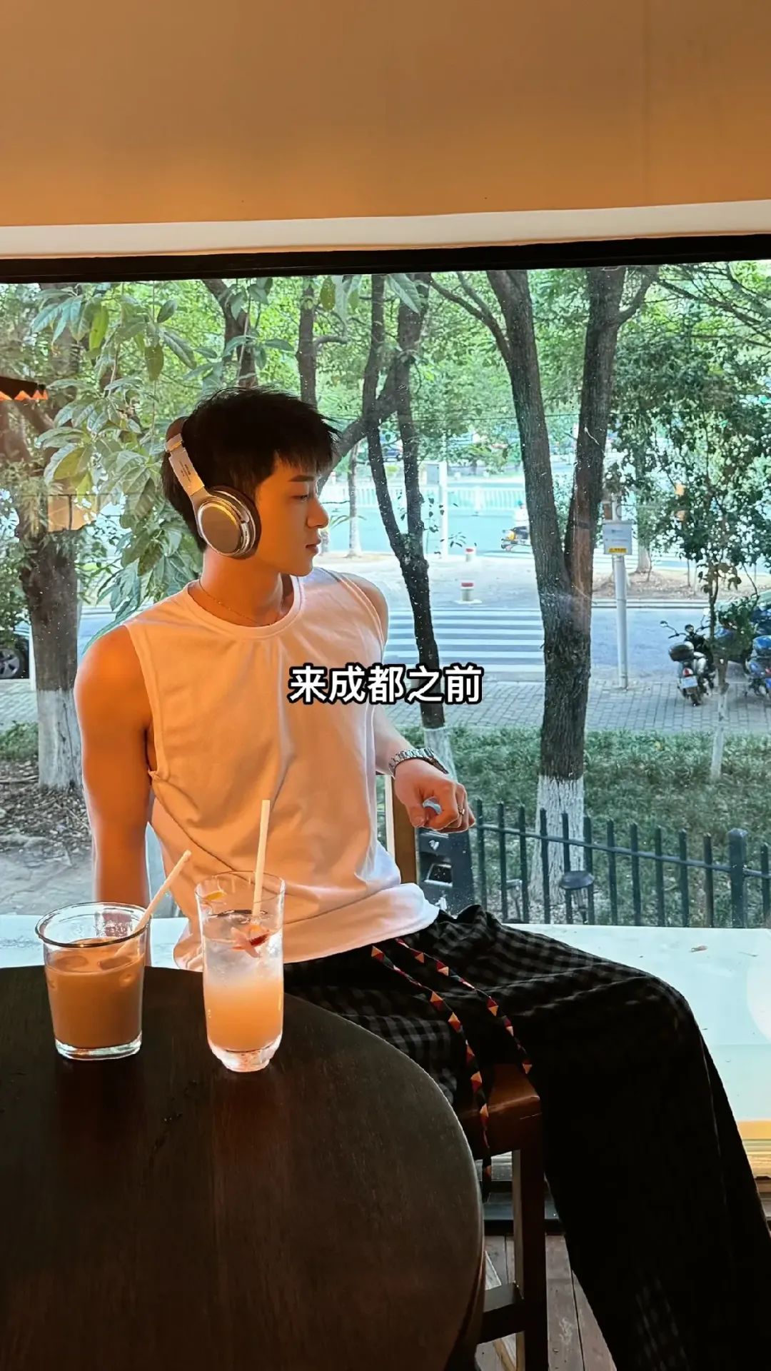 185+ 大长腿帅哥现身抖音，10W 粉丝直呼：我可以！