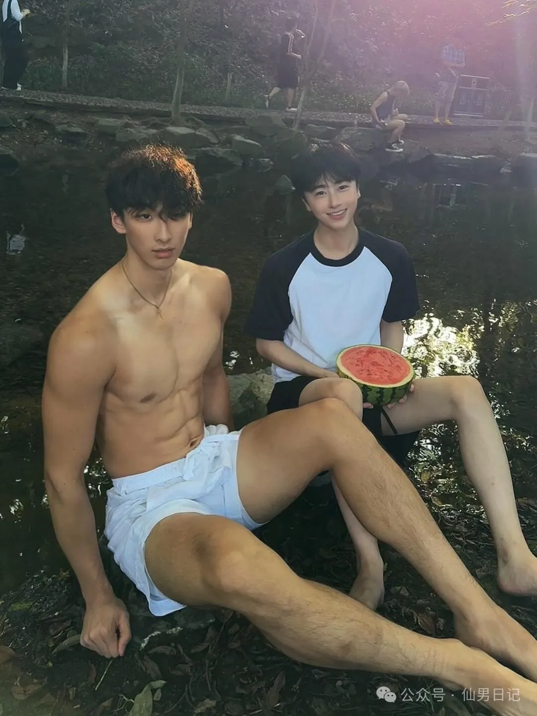 疯狂晒 199cm 体育生男友！网友求饶：不要秀恩爱了……