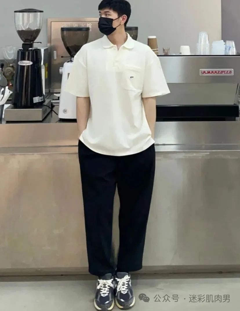 咖啡店脱衣的肌肉男卖咖啡，被他吸引了！