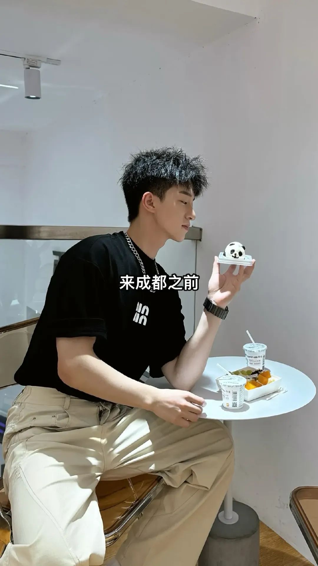 185+ 大长腿帅哥现身抖音，10W 粉丝直呼：我可以！